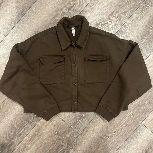 Alo yoga cropped button up sweatshirt. Boxy fit. - Picture 7 of 7